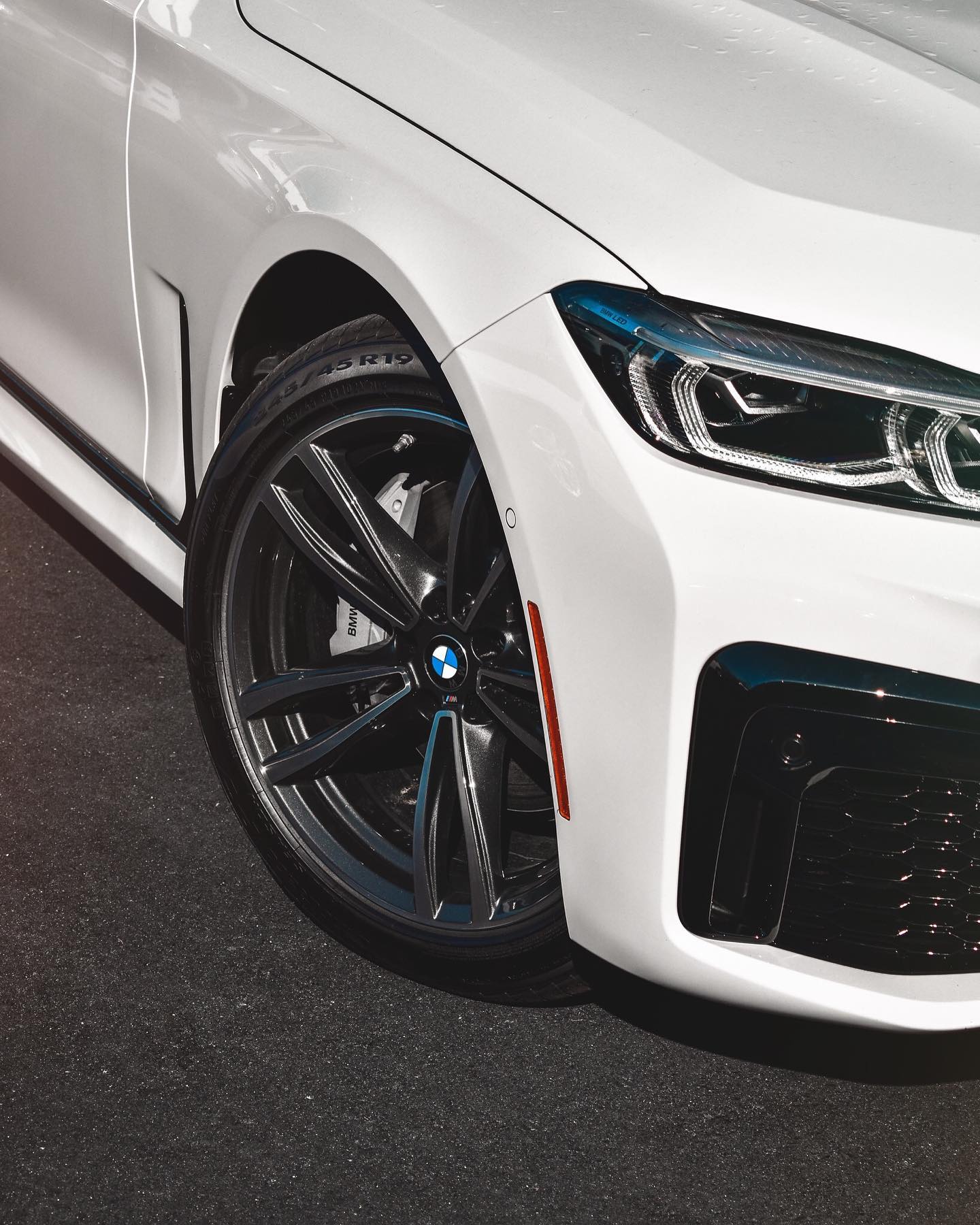 19” BMW 647M wheels and 245/45R19 Michelin all-season tires