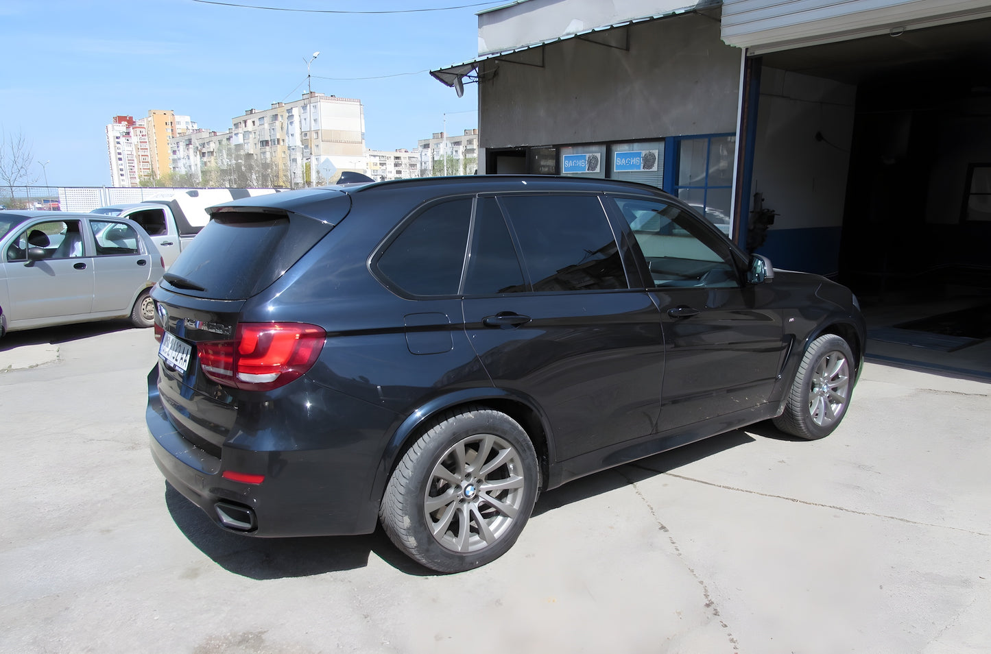 19” BMW Style 298M wheels (w/ brand new OEM centre caps)