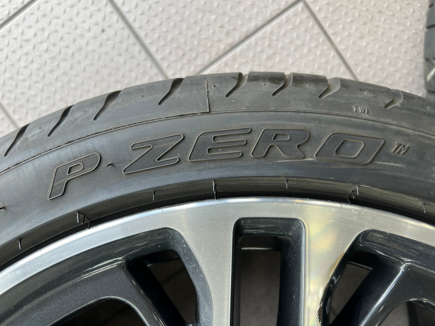 20” staggered BMW Style 310M wheels and Pirelli summer tires