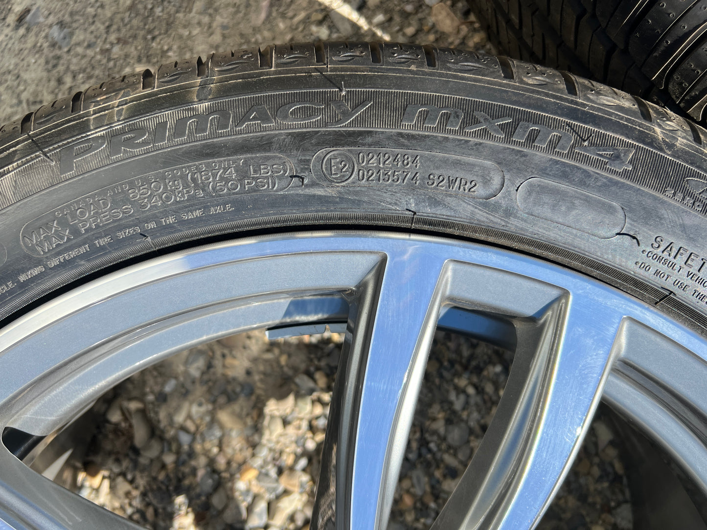 19” BMW 647M wheels and 245/45R19 Michelin all-season tires