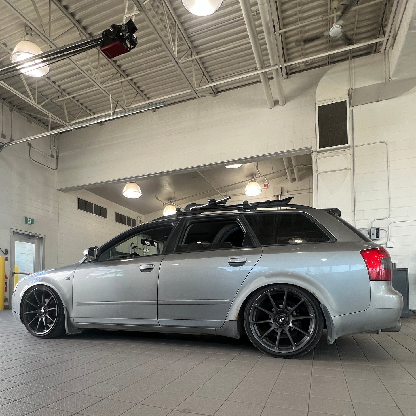 19” Neuspeed RSe102 wheels and 235/35R19 Pirelli P Zero PZ4 summer tires