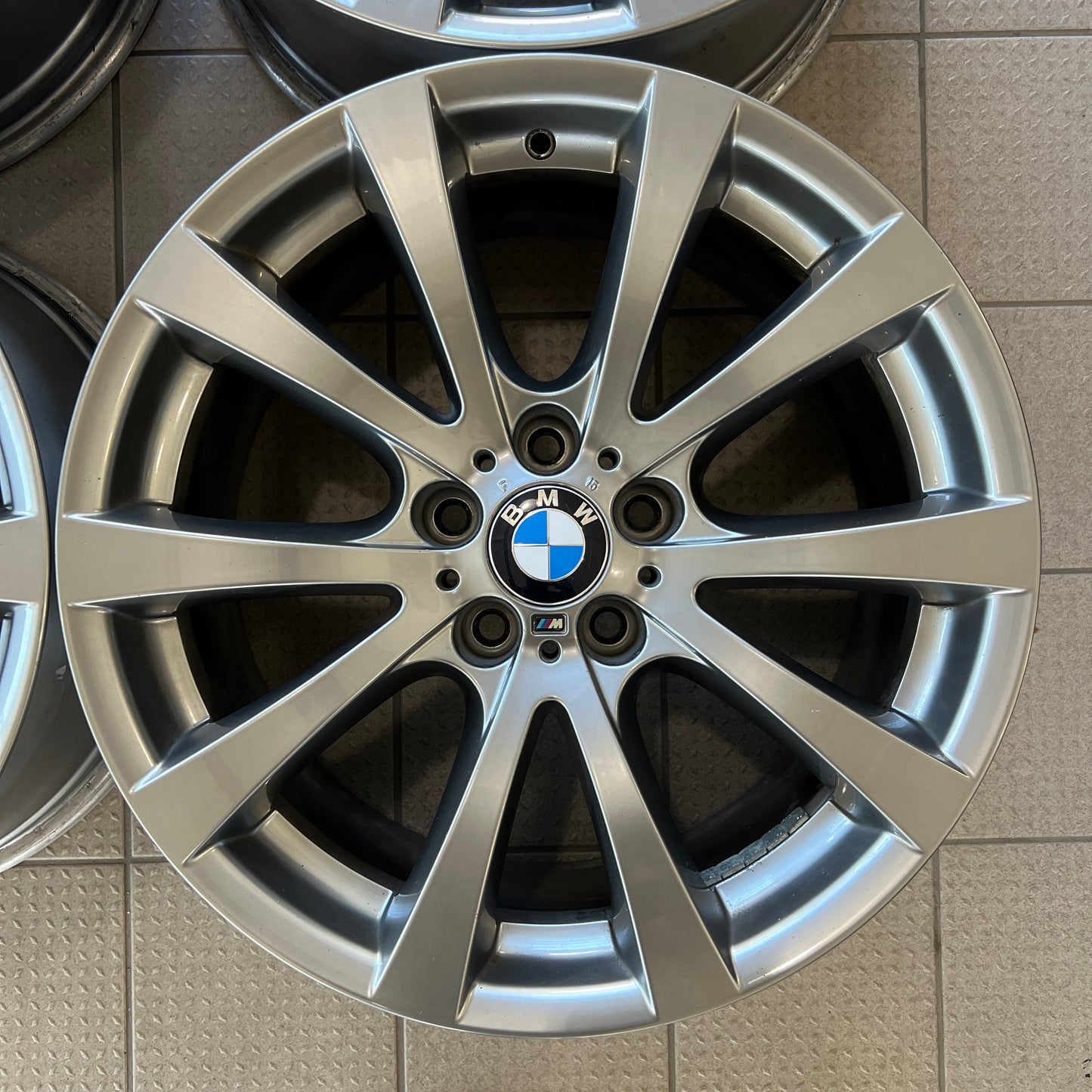 19” BMW Style 298M wheels (w/ brand new OEM centre caps)