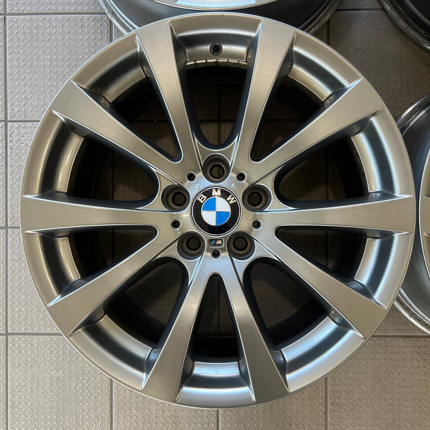 19” BMW Style 298M wheels (w/ brand new OEM centre caps)