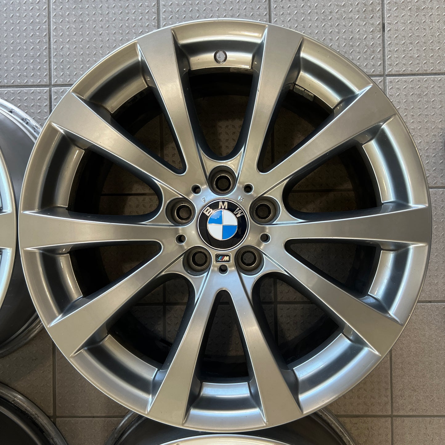 19” BMW Style 298M wheels (w/ brand new OEM centre caps)
