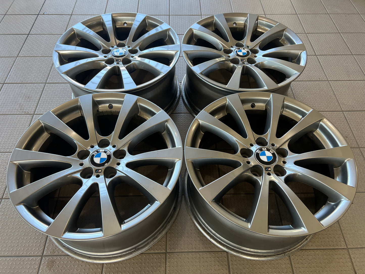 19” BMW Style 298M wheels (w/ brand new OEM centre caps)