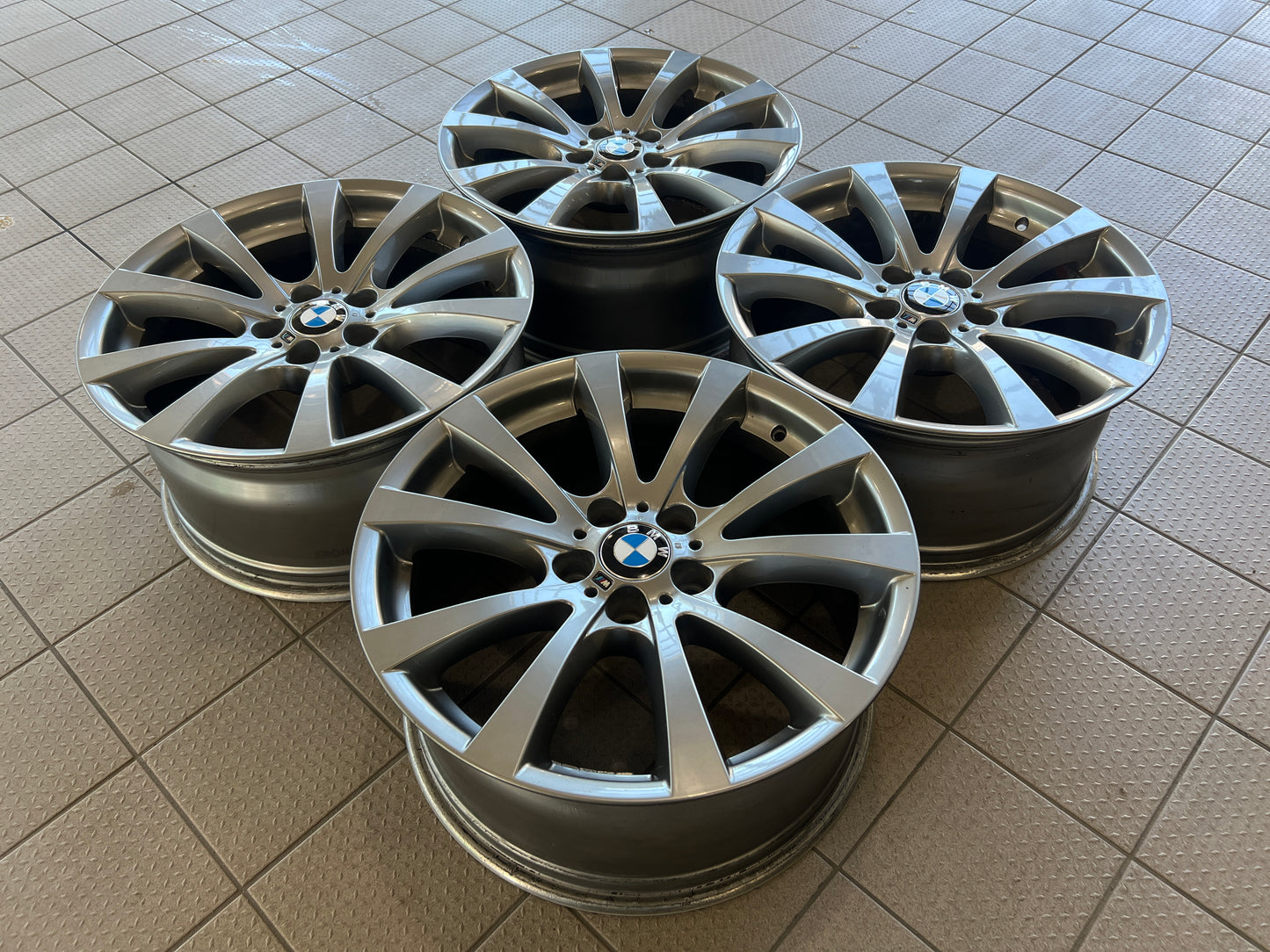 19” BMW Style 298M wheels (w/ brand new OEM centre caps)