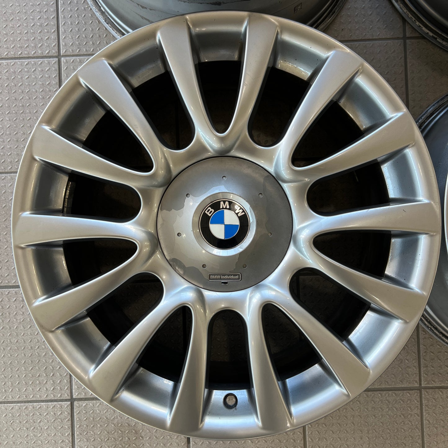 19” staggered BMW Individual Style 265 wheels (fits multiple centre caps)