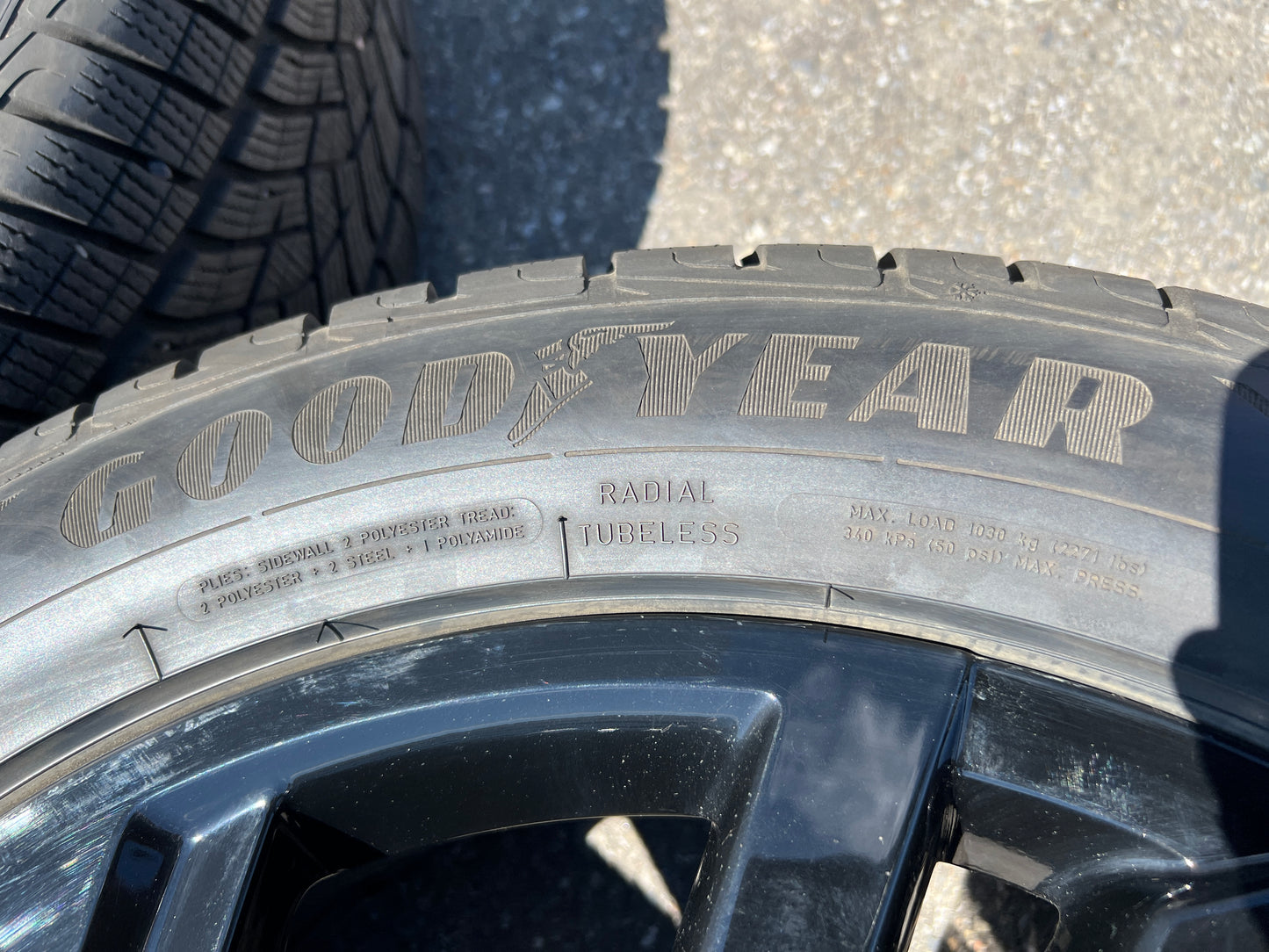 20” black Volkswagen Atlas wheels and 255/50R20 Goodyear winter tires