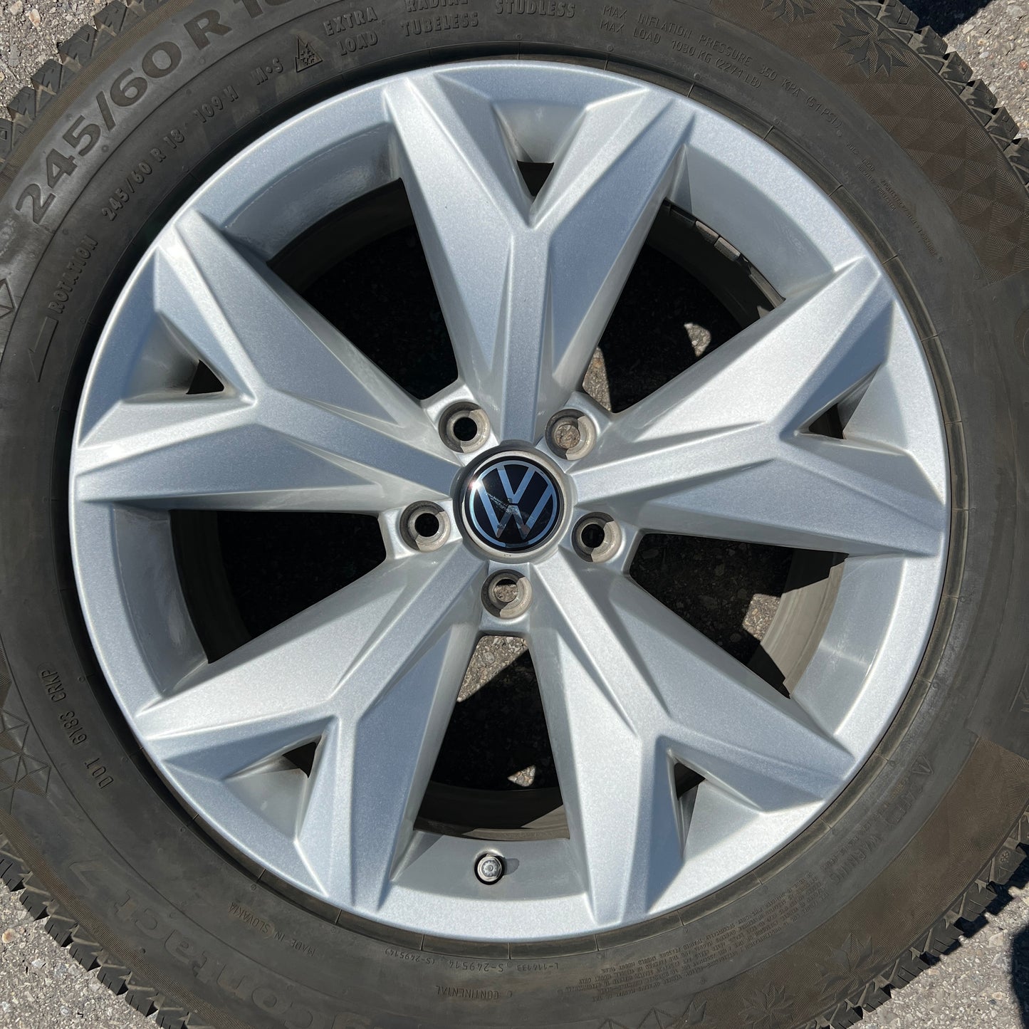 18” Volkswagen Atlas Prisma wheels and 245/60R18 Continental winter tires