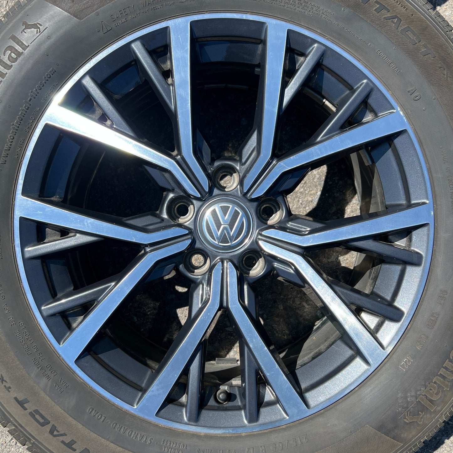 17” Volkswagen Tiguan wheels and 215/65R17 all-season tires