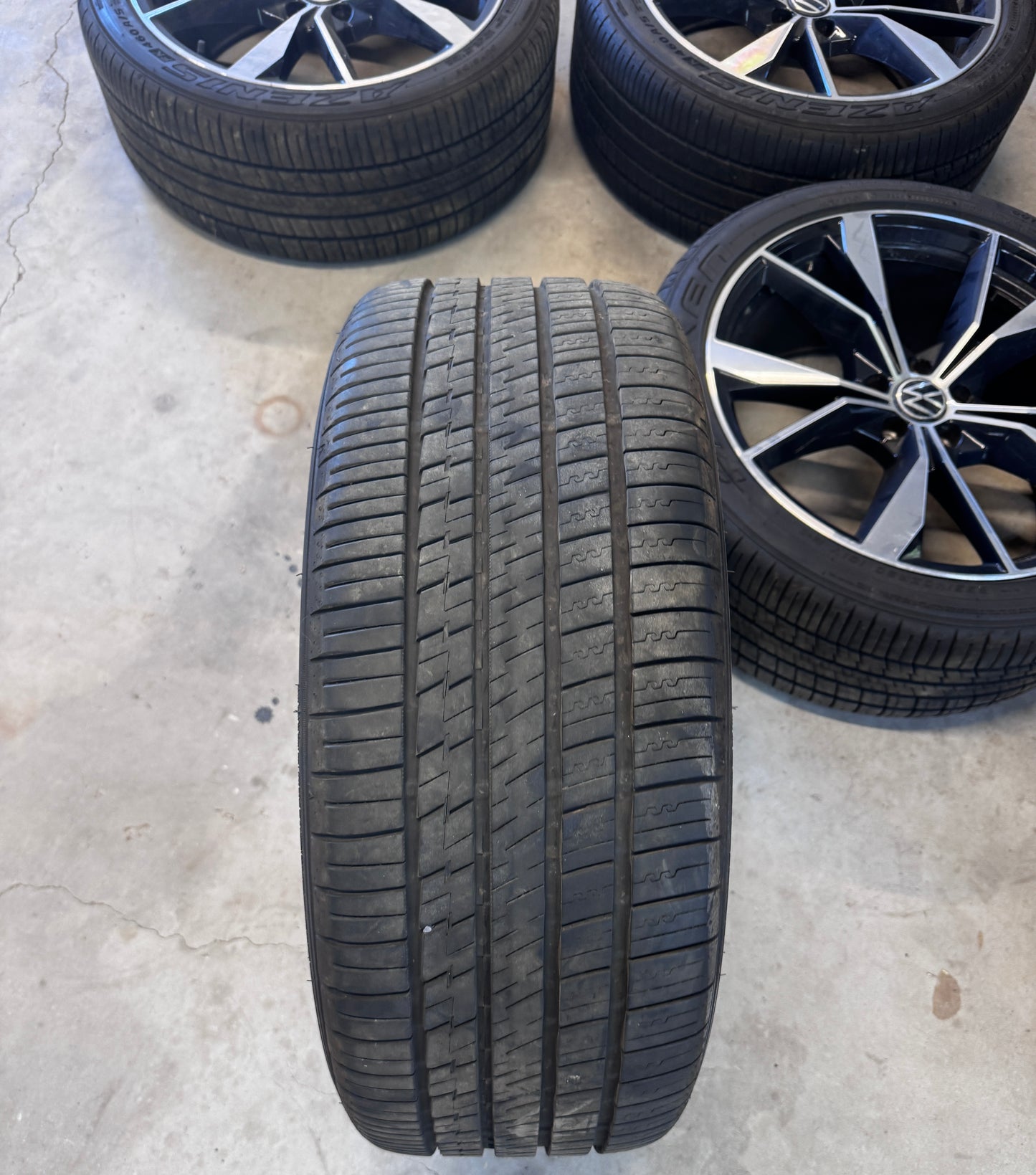 20” OEM Volkswagen Tiguan R-Line wheels and 255/40ZR20 Falken tires