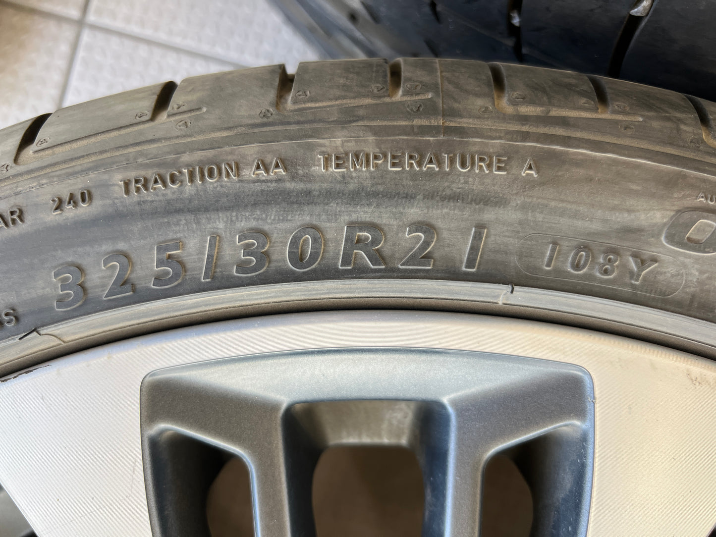21” staggered BMW Style 599M X5/X6 wheels and summer tires