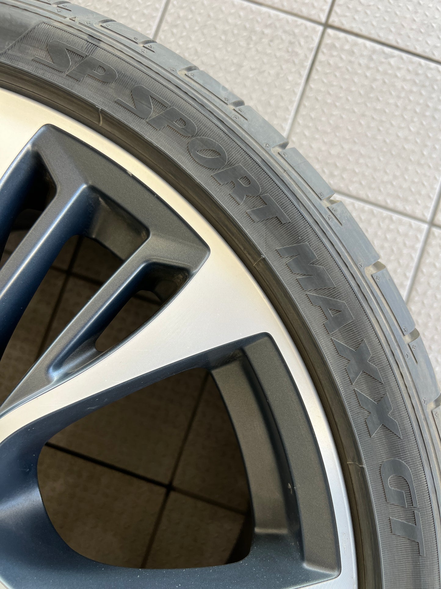 21” staggered BMW Style 599M X5/X6 wheels and summer tires