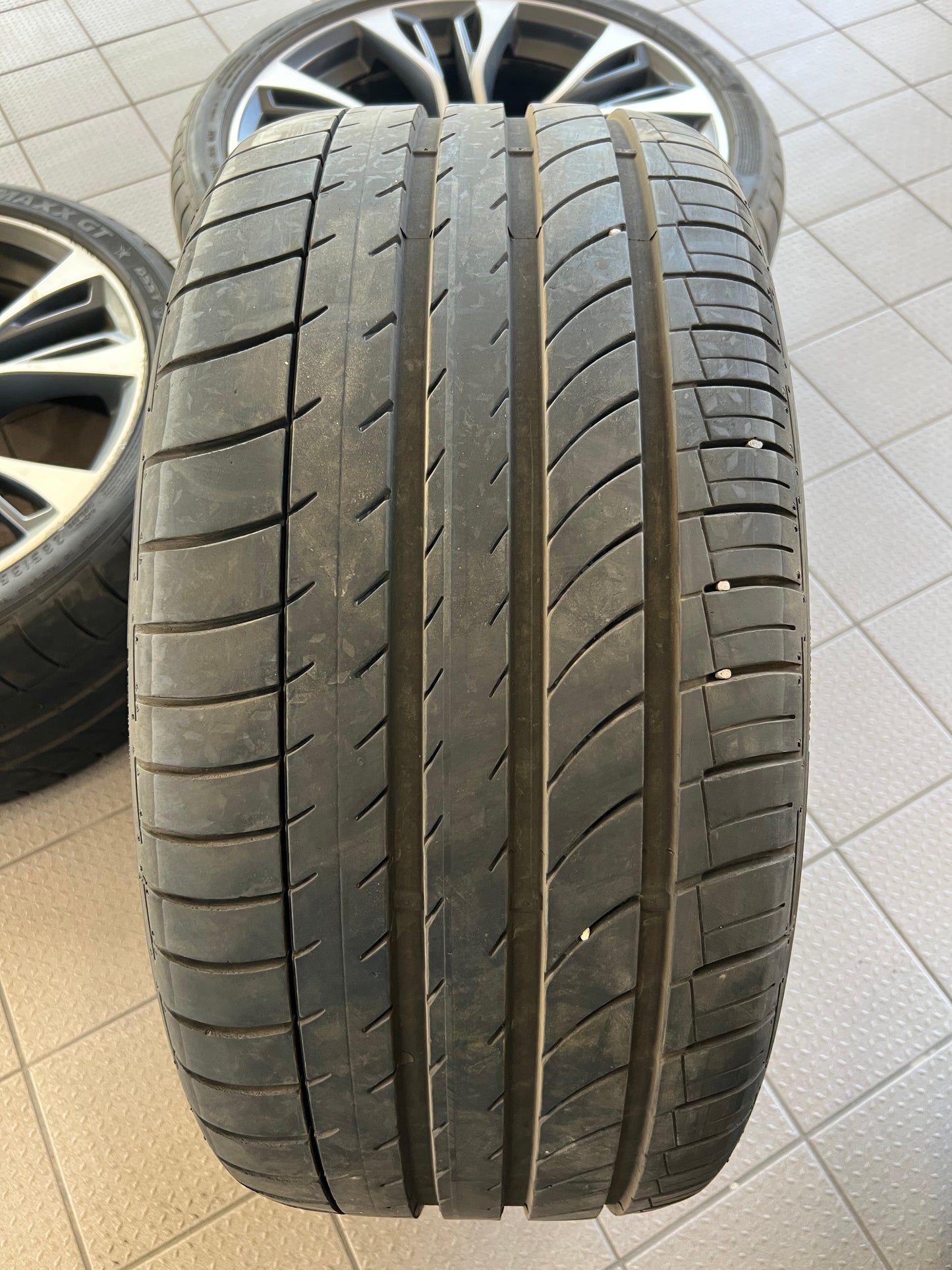 21” staggered BMW Style 599M X5/X6 wheels and summer tires