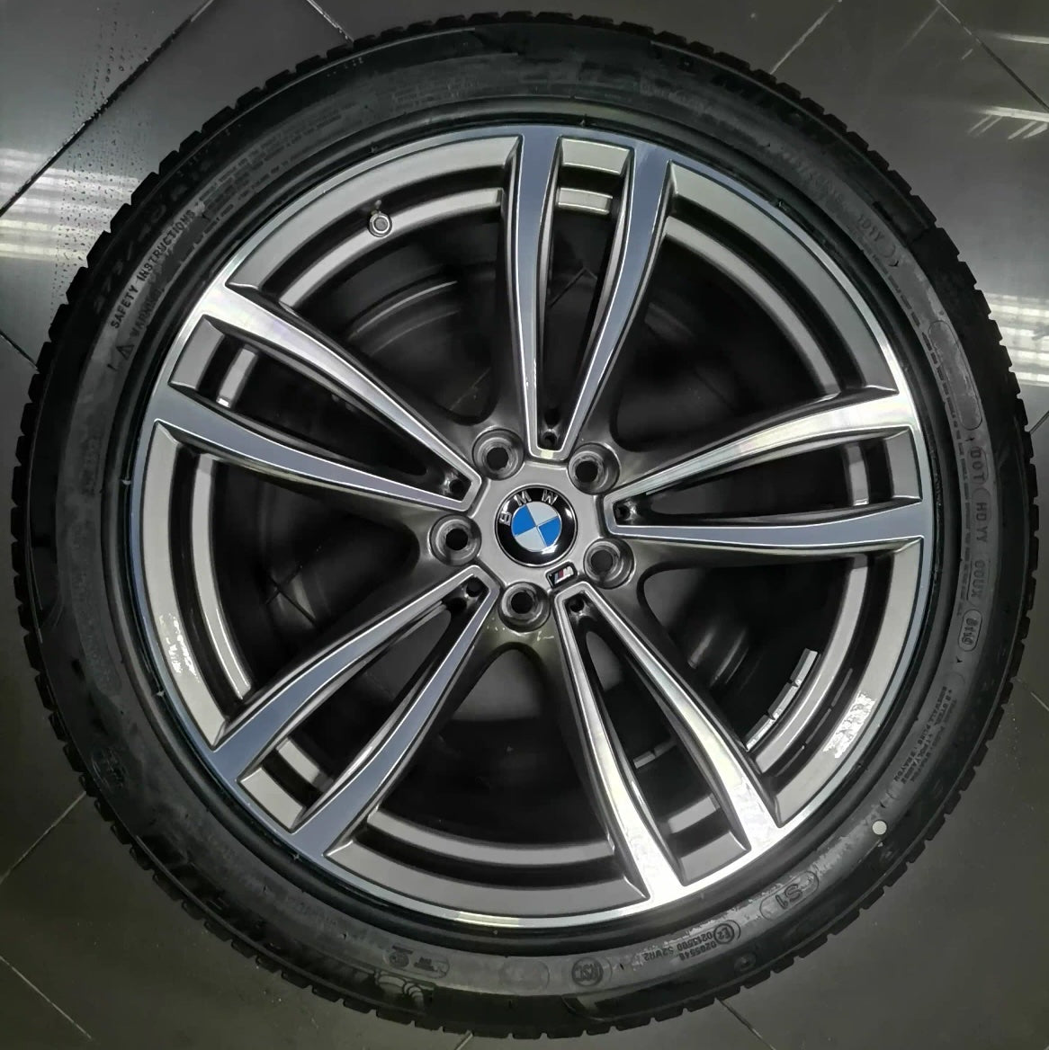19” BMW 647M wheels and 245/45R19 Michelin all-season tires