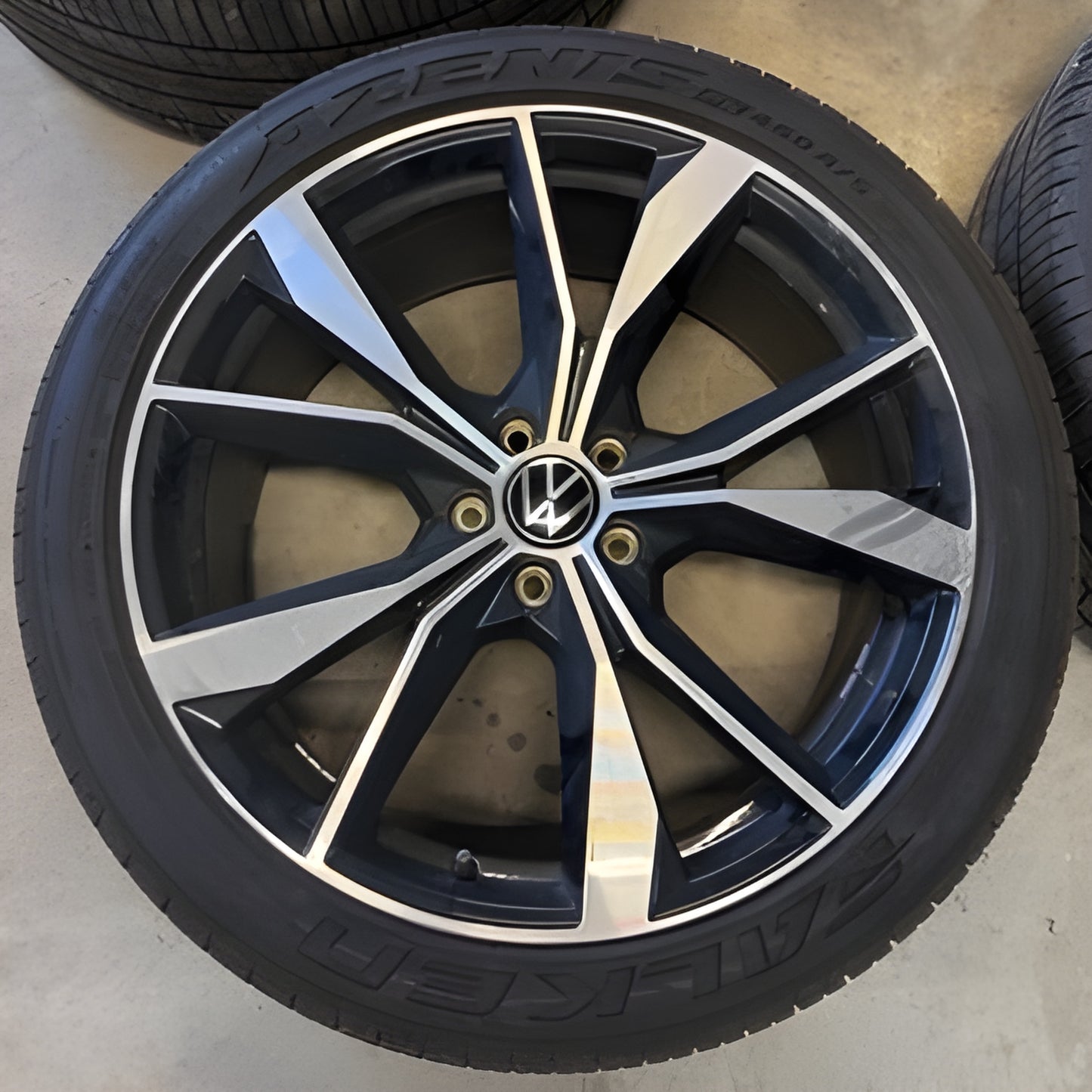 20” OEM Volkswagen Tiguan R-Line wheels and 255/40ZR20 Falken tires