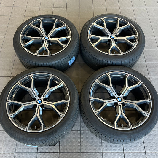 21” staggered BMW Style 741M wheels and Pirelli summer tires