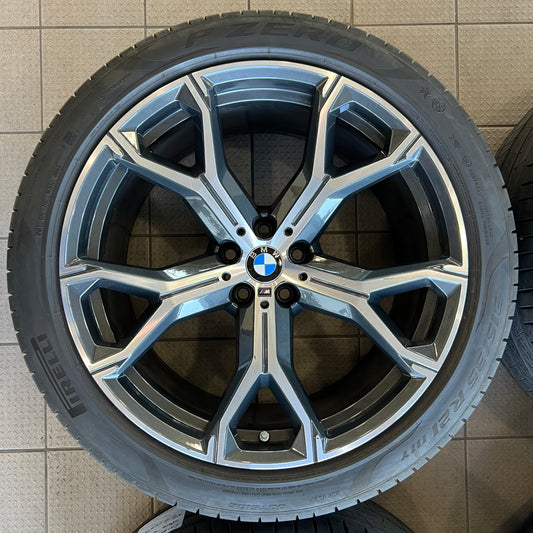 21” staggered BMW Style 741M wheels and Pirelli summer tires