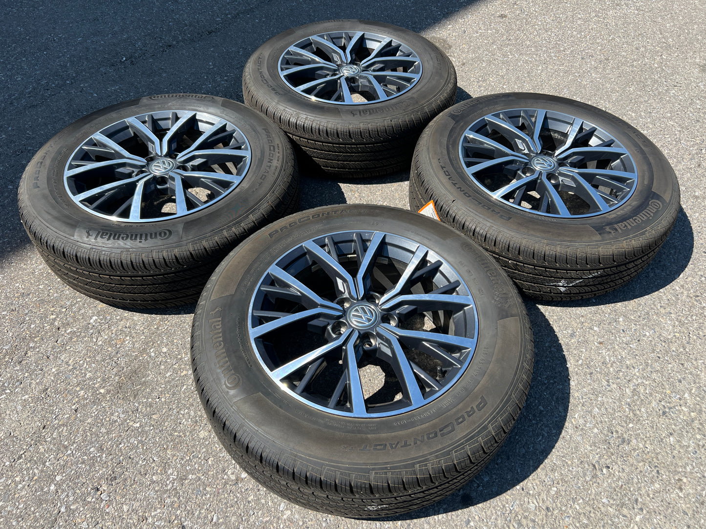 17” Volkswagen Tiguan wheels and 215/65R17 all-season tires