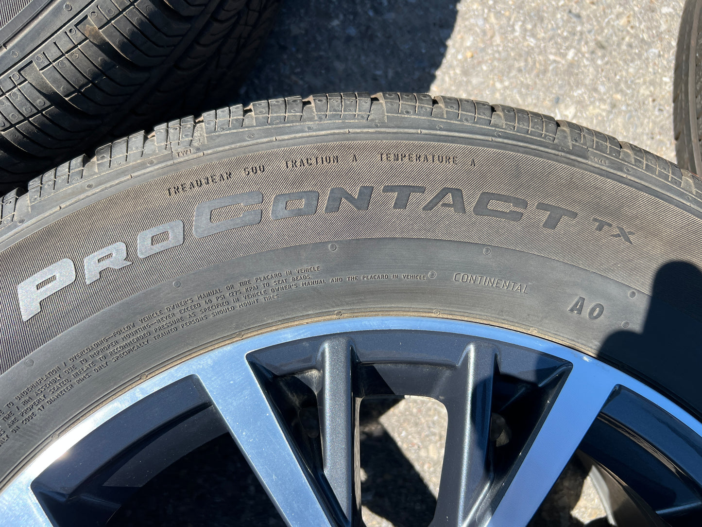 17” Volkswagen Tiguan wheels and 215/65R17 all-season tires