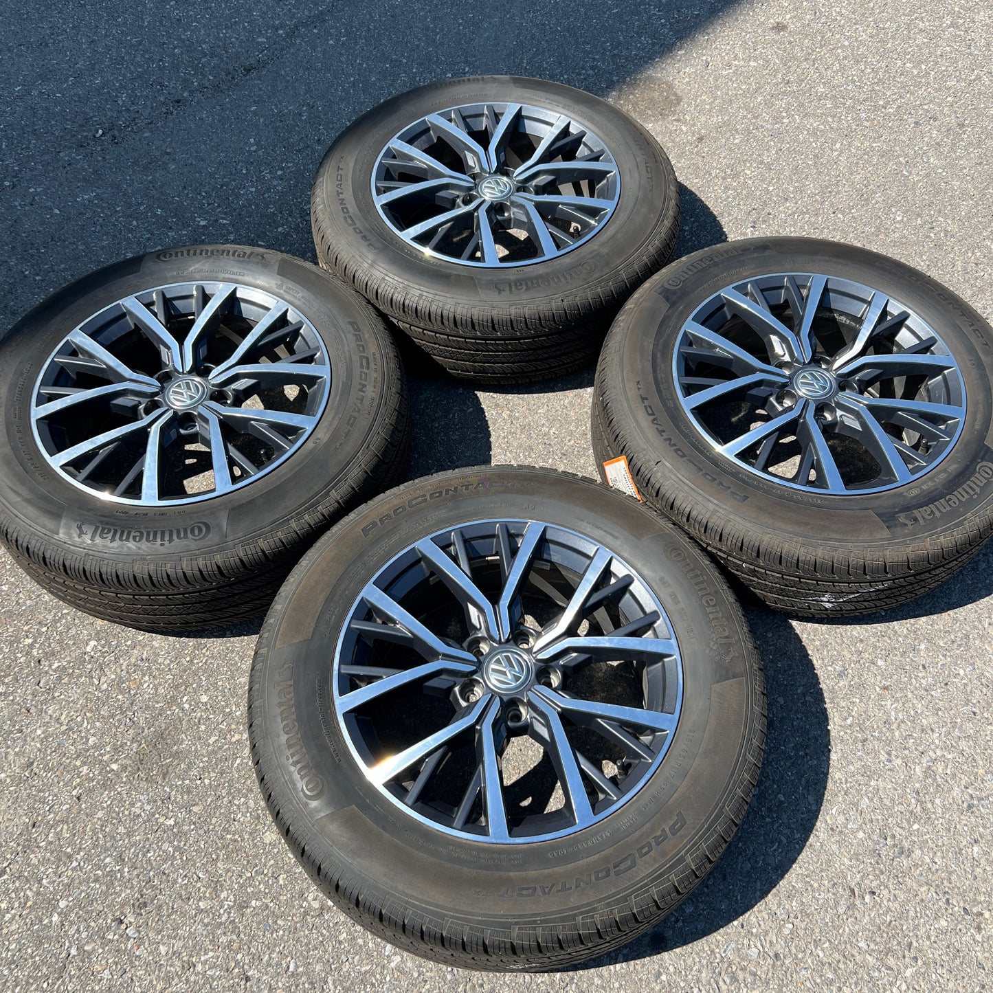 17” Volkswagen Tiguan wheels and 215/65R17 all-season tires