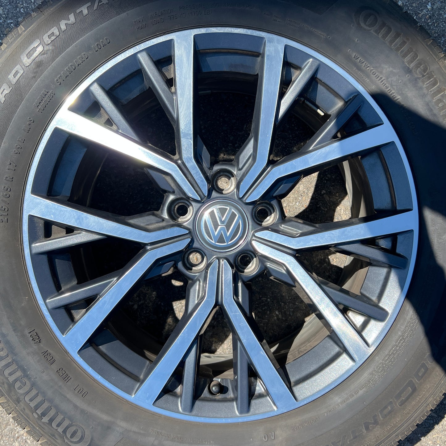 17” Volkswagen Tiguan wheels and 215/65R17 all-season tires