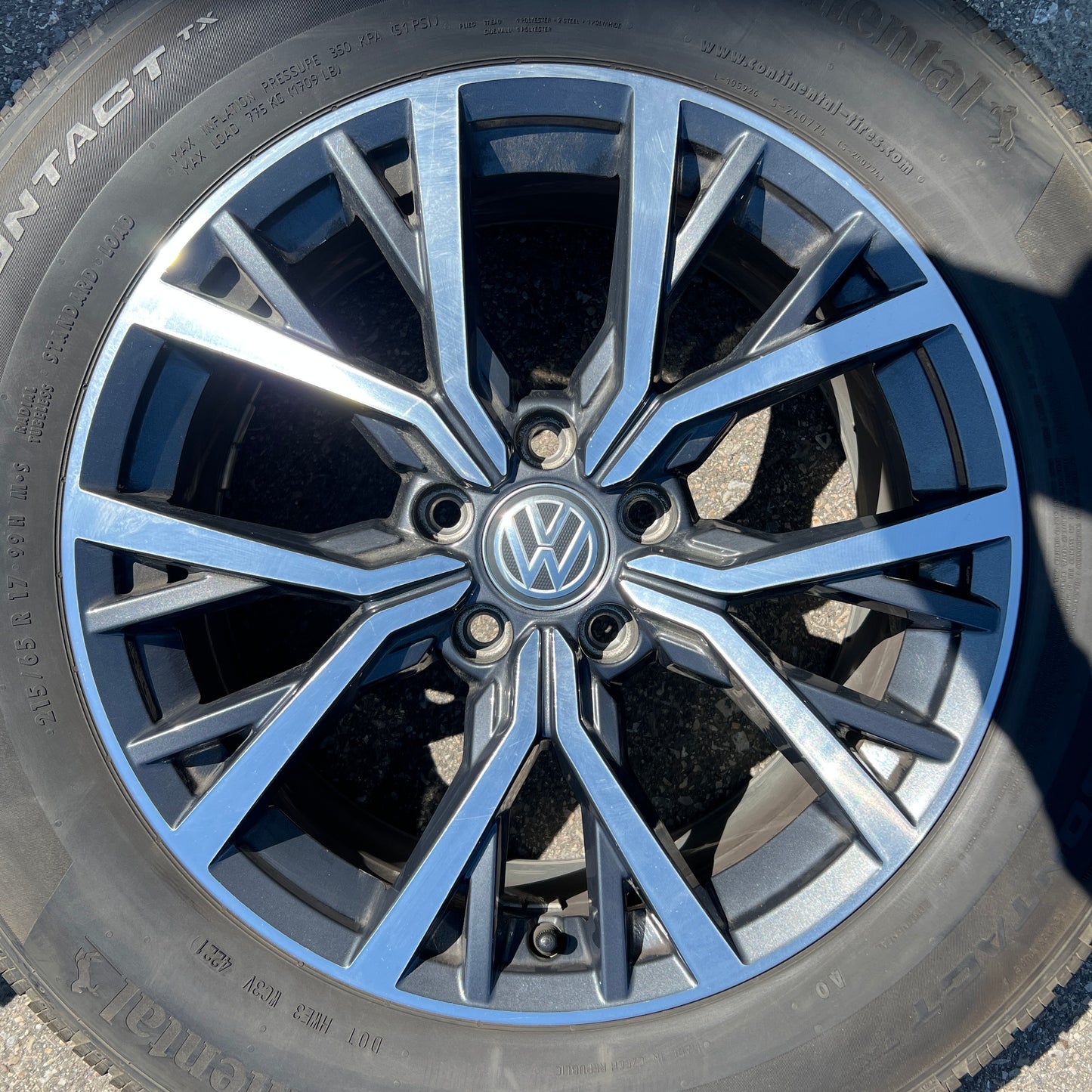 17” Volkswagen Tiguan wheels and 215/65R17 all-season tires