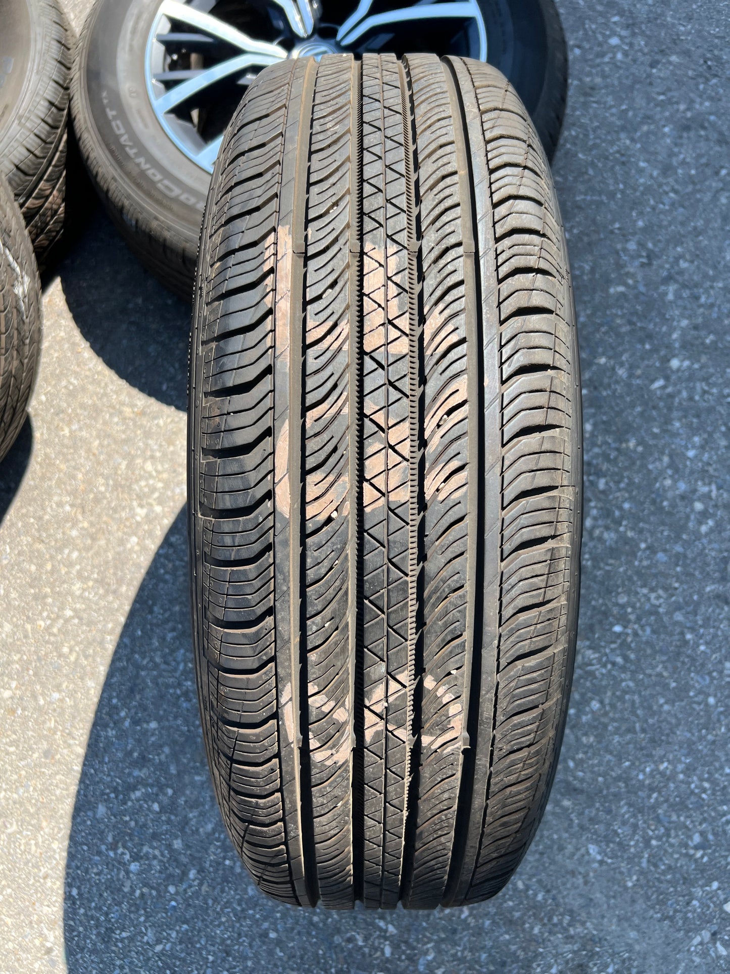 17” Volkswagen Tiguan wheels and 215/65R17 all-season tires